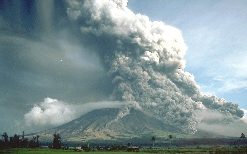 mayon volcano philippines 1984