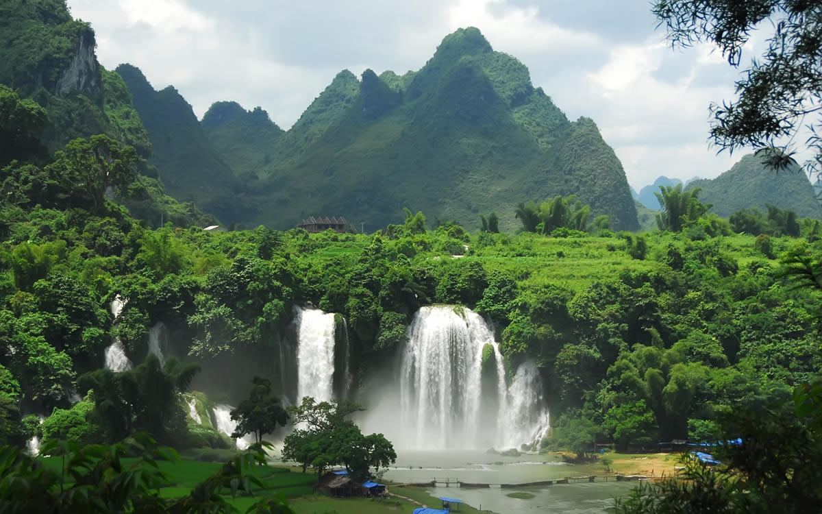 ban gioc waterfall vietnam