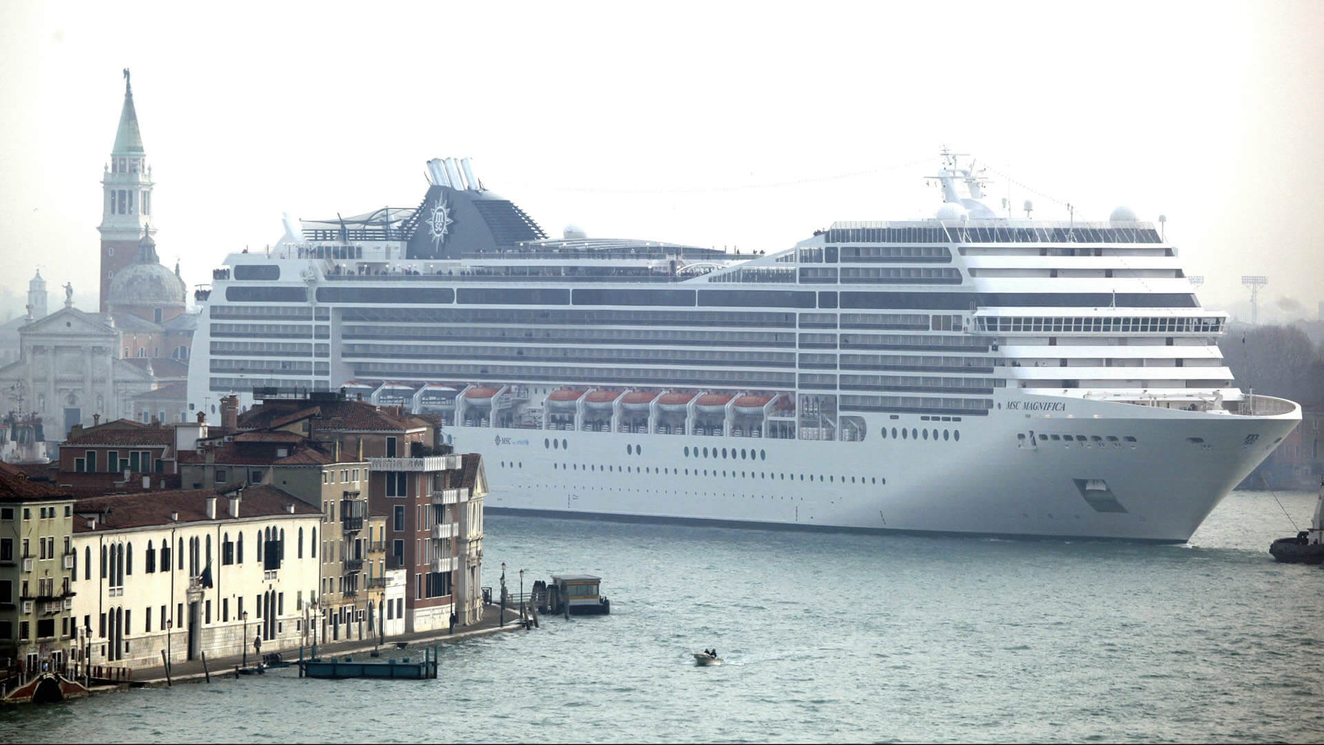 Cruise ship passing bacino San Marco